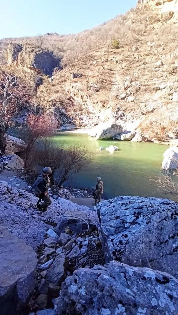 son-dakika-teroristlere-nefes-yok-eren-kis-15-operasyonu-basladi-1642418599599.jpg Son dakika: Teröristlere nefes yok! Eren Kış-15 Operasyonu başladı-4