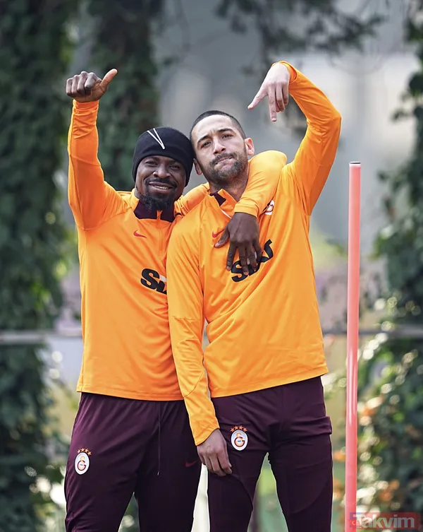 3 İsim Çalışmalara Başladı! Tanguy Ndombele İdmanın Tamamında Takımla Çalışırken Serge Aurier Ve Hakim Ziyech Fizyoterapist Ve Atletik Performans Uzmanları...