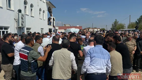 Narin Güran ağıtlarla son yolculuğuna uğurlandı! Minik bedeni bu mezara defnedildi | Yürek burkan 'gelinlik' detayı - 28