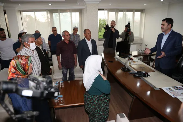 bakan-kurumdan-gorme-engelli-bir-vatandasa-ev-mujdesi-1656099546711.jpg Bakan Kurum'dan görme engelli bir vatandaşa ev müjdesi-2