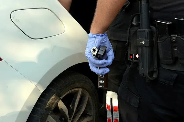 adanada-polisi-harekete-geciren-olay-yan-koltuktaki-tabancayla-aracta-uyuya-kaldi-1603092594696.jpg Adana'da polisi harekete geçiren olay: Yan koltuktaki tabancayla araçta uyuya kaldı-4