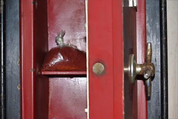 yarim-kilo-fiyati-bilezikle-kapisiyor-dunyanin-en-pahalisi-bu-baharati-alip-satan-zengin-oldu-1604683597568.jpg Yarım kilo fiyatı bilezikle kapışıyor aşırı kıymetli! Bu baharatı alıp satan turnayı gözünden vurdu-3