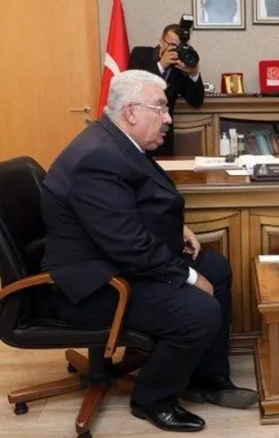 Bakan Akar'dan MHP Genel Başkan Yardımcısı Semih Yalçın'a taziye ziyareti
