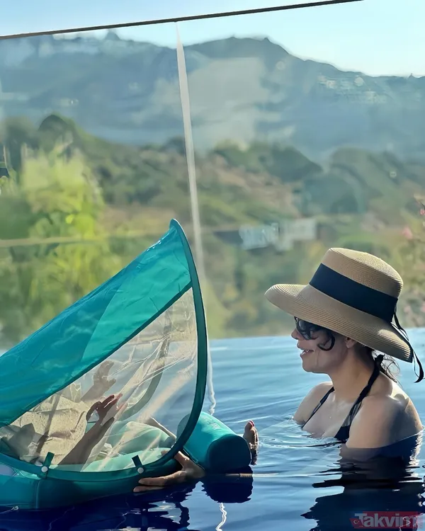 Songül Öden ile kızı Sone Larin’in havuz keyfi! Anne-kız tatili sosyal medyayı salladı! İlk yorum Arzum Onan ve Demet Evgar’dan! - 14