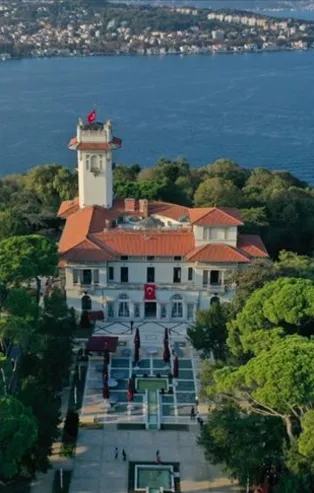 Tarihi yapının altını oydular! CHP'li İBB'nin izinsiz kazısı nedeniyle Hidiv Kasrı yıkılma tehlikesiyle karşı karşıya