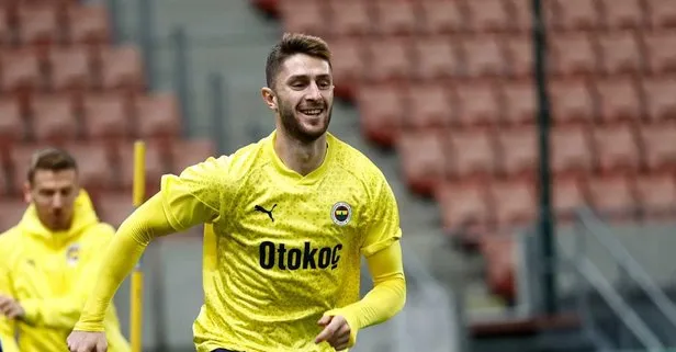Benfica İsmail Yüksek için masada