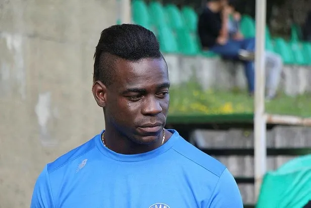 adana-demirsporun-yeni-yildizi-mario-balotelliden-belhandaya-gonderme-gol-atamazsam-onun-sucu-1626278278545.jpeg Adana Demirspor'un yeni yıldızı Mario Balotelli'den Belhanda'ya gönderme: Gol atamazsam onun suçu-1