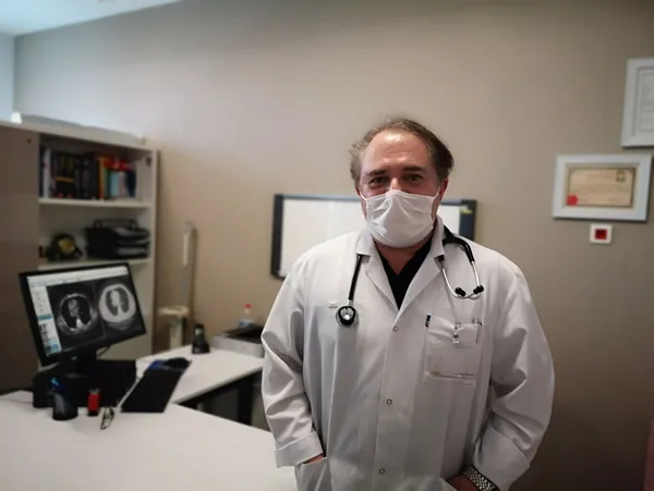 kanser-suphesiyle-doktor-doktor-gezdi-akcigerinden-32-yil-sonra-cam-fistigi-cikarildi-1610781613498.jpg Kanser şüphesiyle doktor doktor gezdi! Akciğerinden 32 yıl sonra çam fıstığı çıkarıldı-5