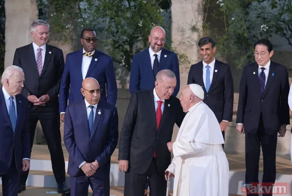 Başkan Recep Tayyip Erdoğan, G7 zirvesinde aile fotoğrafı çekimine katıldı! Papa Francis ile ayaküstü dikkat çeken sohbet - 1