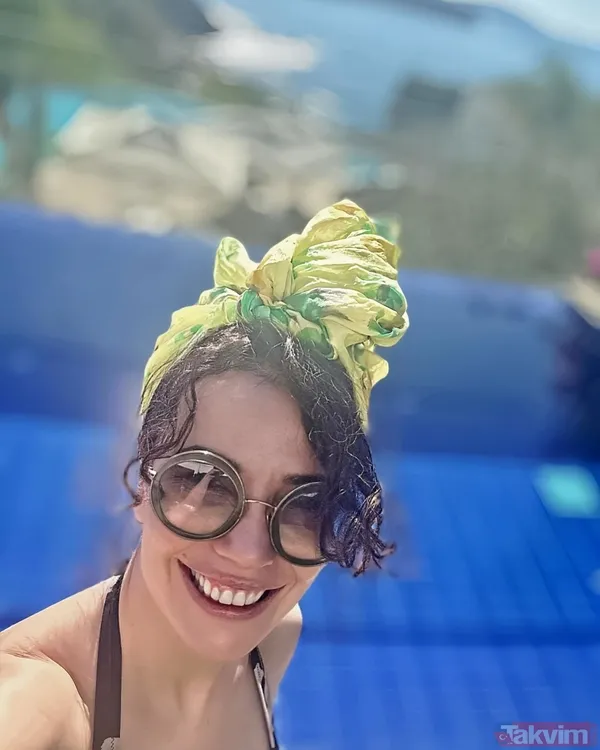 Songül Öden ile kızı Sone Larin’in havuz keyfi! Anne-kız tatili sosyal medyayı salladı! İlk yorum Arzum Onan ve Demet Evgar’dan! - 12