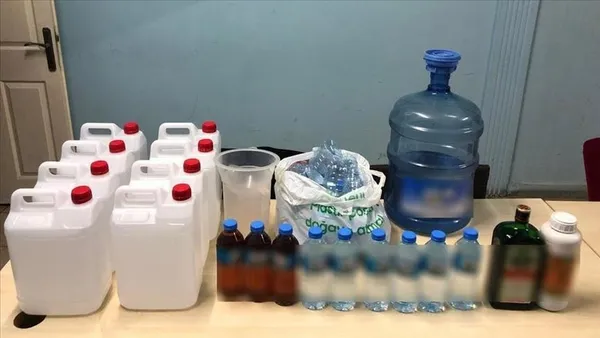 izmirde-sahte-icki-zehirlenmesi-1-kisi-hayatini-kaybetti-1698005005882.jpeg Bu kadarı pes dedirtti! İzmir'de pet şişedeki sahte içki faciaya yol açtı: 1 kişi hayatını kaybetti-4