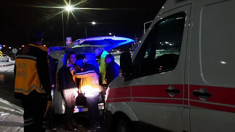 Erzurum'da buzlanma faciası! 48 aracın karıştığı 17 ayrı kazada 12 kişi yaralandı-5