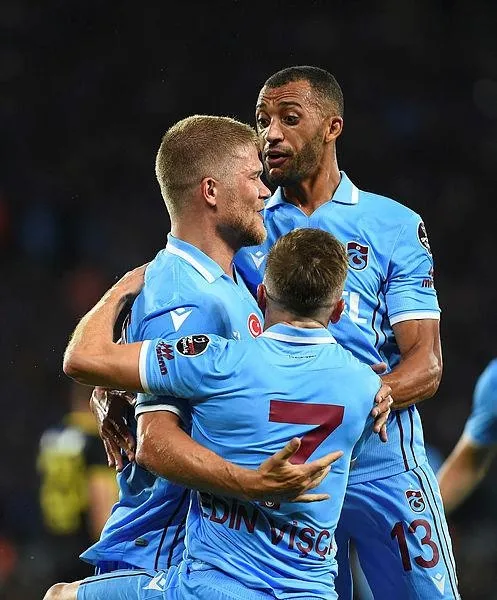 akyazida-dev-gala-sezonun-ilk-buyuk-macinda-trabzonspor-ile-galatasaray-karsi-karsiya-gelecek-1661644992212.jpeg Akyazı’da dev gala! Sezonun ilk büyük maçında Trabzonspor ile Galatasaray karşı karşıya gelecek-9