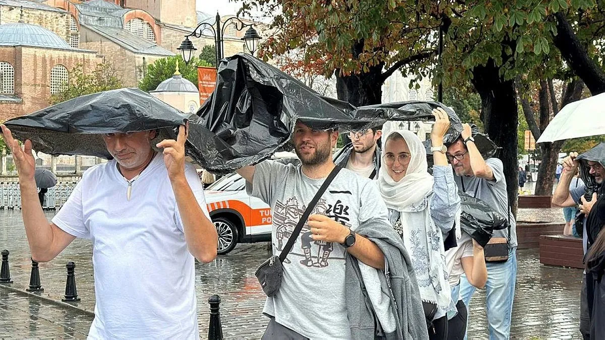 HAVA DURUMU | Meteoroloji ve AKOM'dan İstanbul'a kritik uyarı! Bu ilçelerde yaşayanlar dikkat