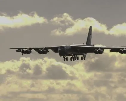 ABD savaş uçaklarından tehlikeli manevra!