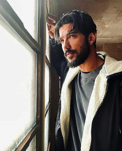 gundeme-bomba-gibi-dusen-ihanet-iddiasi-kaan-yildirim-hande-erceli-aile-dostum-dedigi-oyuncu-ile-1654542057058.jpeg Gündeme bomba gibi düşen ihanet iddiası! Kaan Yıldırım, Hande Erçel'i 'aile dostum' dediği oyuncu ile...-3