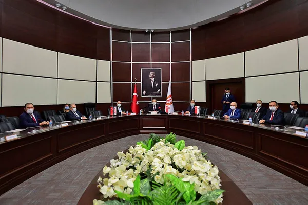 Savunma sanayisinde ihracatı artıracak imzalar atıldı