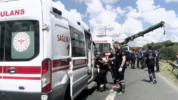 Esenyurt'ta mezarlık ziyaretine giden aile kaza yaptı: 1'i ağır 6 yaralı-2
