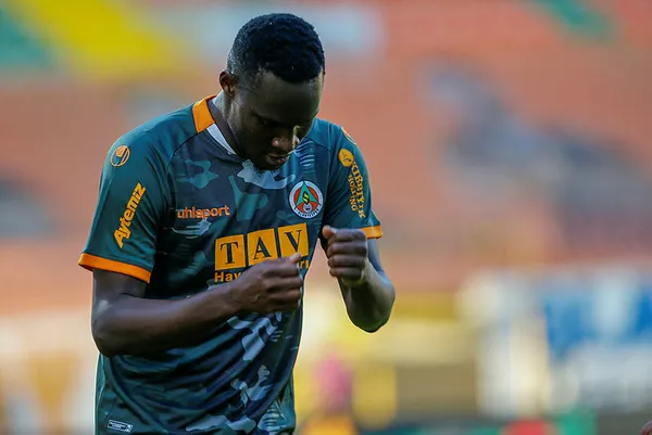 1625733107096.jpg SON DAKİKA! Alanyaspor'da Babacar şoku! Kalp spazmı geçirdi-5