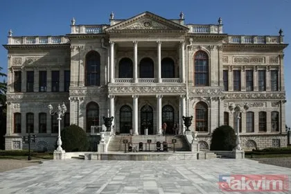 Dolmabahçe Sarayı’nda yapılan restorasyonda yüz yıllık gazete kupürleri bulundu