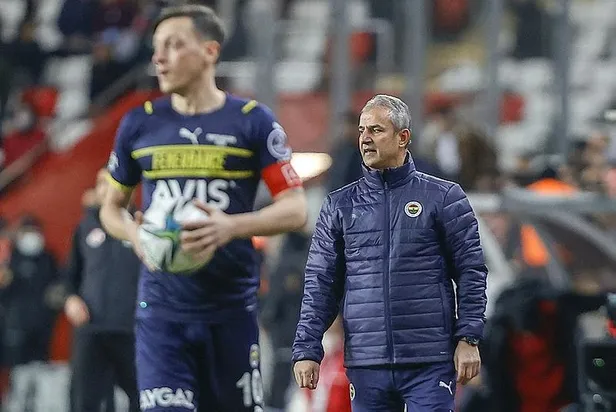 fenerbahce-teknik-direktoru-ismail-kartaldan-joachim-low-aciklamasi-bos-kagida-imza-1642278662503.jpeg Fenerbahçe teknik direktörü İsmail Kartal'dan 'Joachim Löw' açıklaması! "Boş kağıda imza..."-2