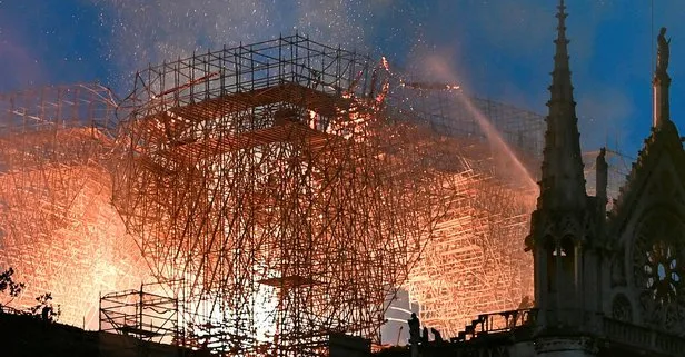 notre dame katedrali icin dunya ayaklandi iste o mesajlar takvim