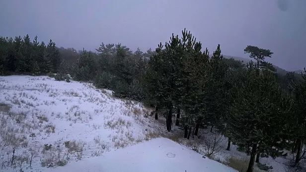 zirve-bembeyaz-balikesire-mevsimin-ilk-kari-dustu-1638291528383.jpeg Zirve bembeyaz! Balıkesir'e mevsimin ilk karı düştü-2