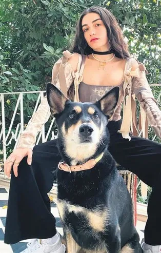 Hazar’dan rol çaldı