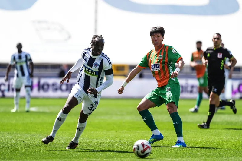 Kasımpaşa'ya altın değerinde 3 puan! Alanyaspor'u korner golüyle yıktı-3