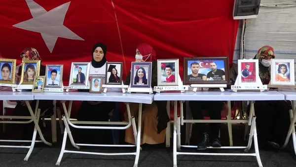 evlat-nobetindeki-anne-aysel-artik-6-yildir-agliyorum-artik-aglamayacagim-ve-oglumu-dort-gozle-bekliyorum-1637747249030.jpg Evlat nöbetindeki anne Aysel Artık: 6 yıldır ağlıyorum artık ağlamayacağım ve oğlumu dört gözle bekliyorum-3