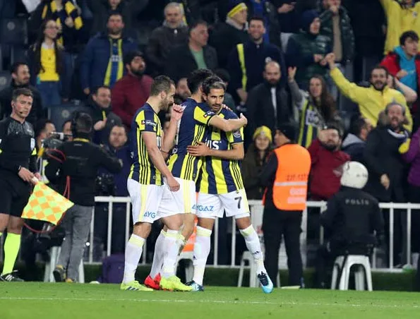 Gol sonrası Ersun Yanal ve Tolgay Arslan detayı gözlerden kaçmadı-1
