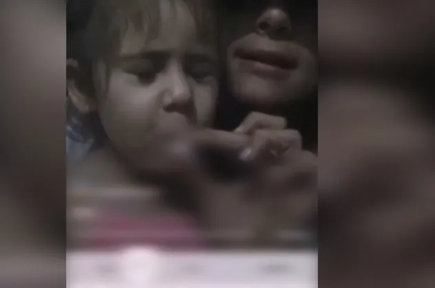 Canlı yayında skandal! Betül Aşçı isimli kadın, küçük kuzenine zorla sigara içirmeye çalıştı!