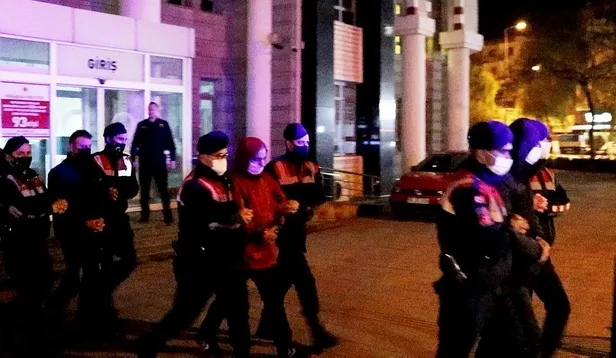 Yunan'ın mülteci sanarak geri ittiği 8 kişi aranan FETÖ'cü çıktı-4