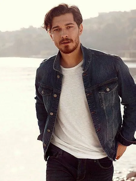 sevgilisi-duygu-sarisin-ile-tatil-sezonunu-acan-yakisikli-oyuncu-cagatay-ulusoyun-tatil-oncesi-aldiklari-soke-1653334903304.jpeg Sevgilisi Duygu Sarışın ile tatil sezonunu açan yakışıklı oyuncu Çağatay Ulusoy'un tatil öncesi aldıkları şoke etti-6