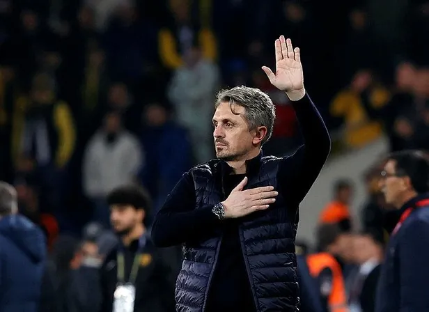 ziraat-turkiye-kupasi-ceyrek-finalinde-trabzonspor-one-gectigi-karsilasmada-ankaragucune-3-1-maglup-olarak-tur-1680650106456.jpeg Ziraat Türkiye Kupası çeyrek finalinde Trabzonspor öne geçtiği karşılaşmada Ankaragücü'ne 3-1 mağlup olarak turnuvaya veda etti-6