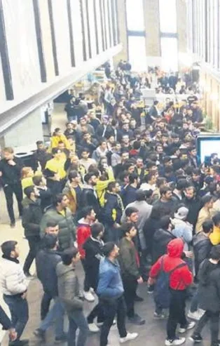 Taraftarlar 'Türkler Geliyor: Adaletin Kılıcı' filmini seyretti