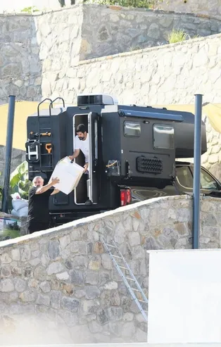 Burak Özçivit ve Fahriye Evcen karavan keyfi yapacak