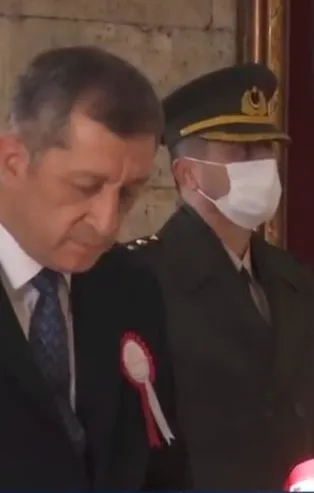 SON DAKİKA: Milli Eğitim Bakanı Ziya Selçuk'tan Anıtkabir'e 'Öğretmenler Günü' ziyareti