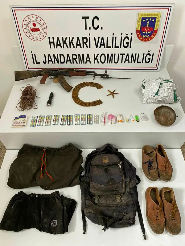 hakkaride-bolucu-teror-orgutu-pkkya-ait-silah-ve-muhimmat-ele-gecirildi-1622299199798.jpg