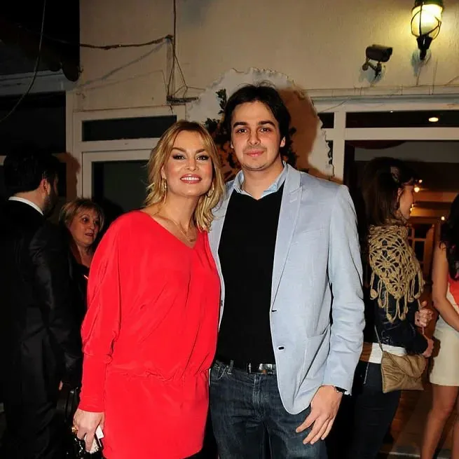 Perihan Savaş ve İbrahim Tatlıses’in gözlerden uzak büyüttüğü kızına bakın: Çok naif ve zarif - 8