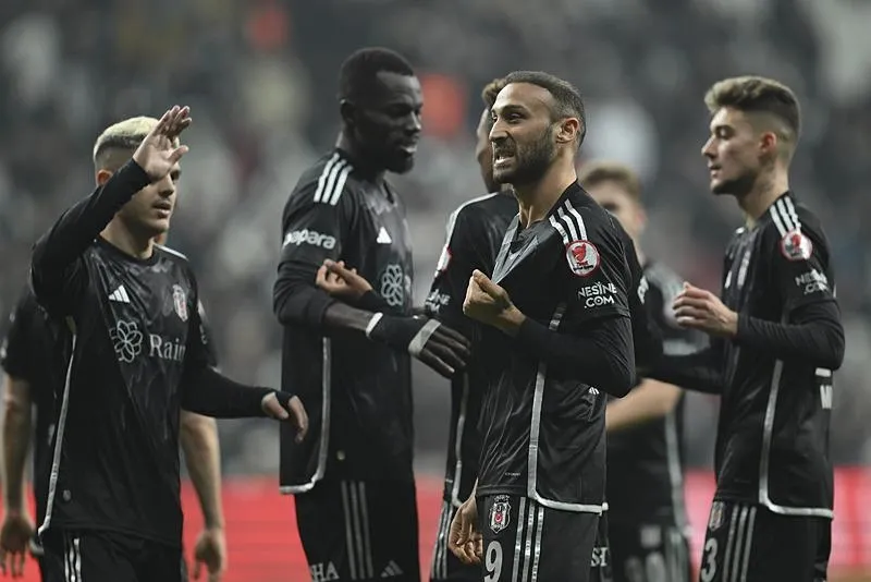 Usta yazarlar Beşiktaş - Galatasaray derbisini değerlendirdi: Kazanırsa yüzde 51 şampiyon-3