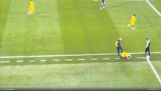 dokunuslara-basladi-senol-gunes-dunku-idmanda-berkay-ve-muleka-ile-bire-bir-gorusme-yapti-1667264357285.jpeg Dokunuşlara başladı! Şenol Güneş dünkü idmanda Berkay ve Muleka ile bire bir görüşme yaptı-22