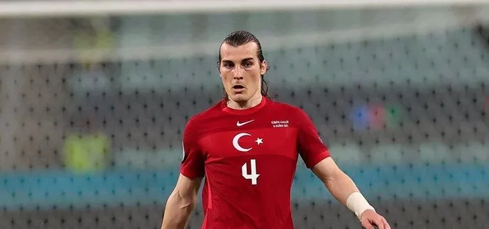 1705708451024.jpeg Çağlar Söyüncü transferinde önemli gelişme: "Fenerbahçe'de oynamak istiyorum" | Selahattin Baki İstanbul'a dönüşünü 1 gün erteledi-3