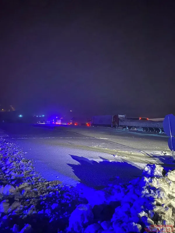 SON DAKİKA: Beyaz esaret! Balıkesir-Susurluk yolu saatlerdir kapalı - 35