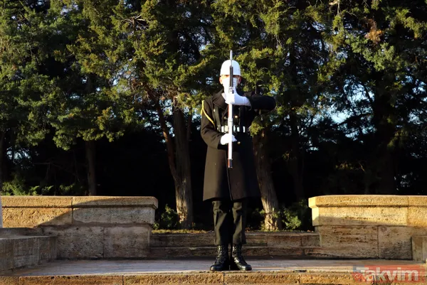 Anıtkabir askerleri kaç saat nöbet tutuyor? Anıtkabir'de saygı nöbeti tutan askerler işte böyle seçiliyor - 3