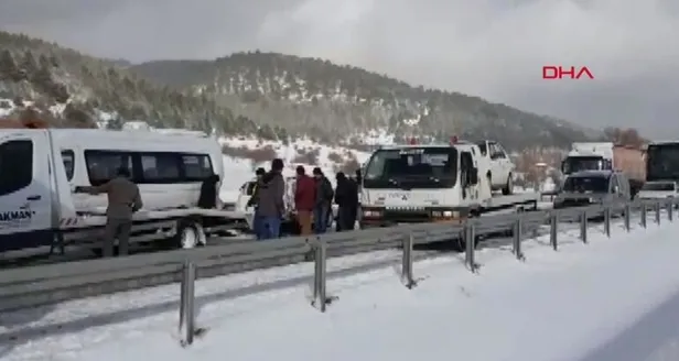 Karayolunda zincirleme kaza! Trafik durdu!-1