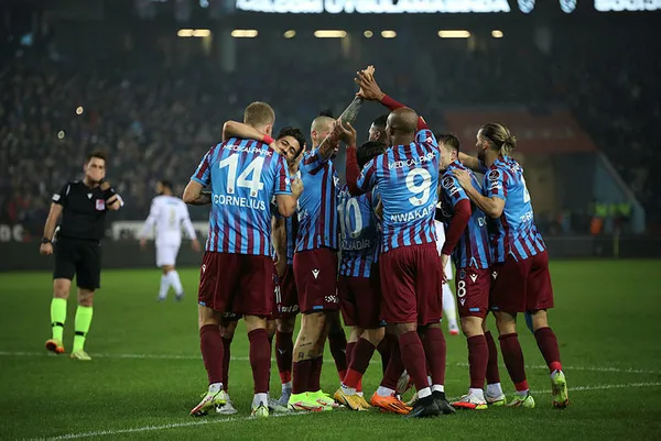 trabzonsporda-abdullah-avcinin-kontenjan-plani-dorukhan-tokoze-ozel-gorev-1641726433914.jpg Trabzonspor'da Abdullah Avcı'nın kontenjan planı! Dorukhan Toköz'e özel görev-4