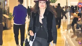 Eski Türkiye güzeli alışverişe akın etti