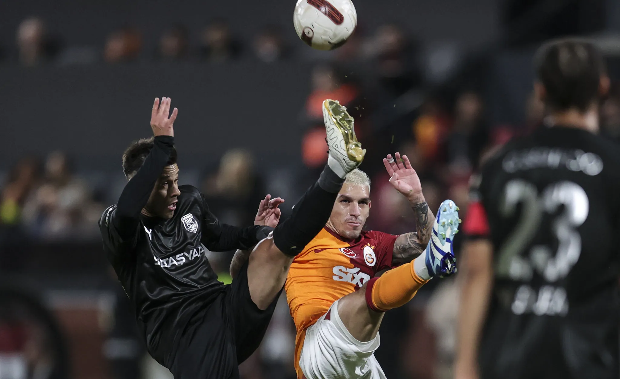 Galatasaray'dan çifte transfer! Bek ve Beek geliyor - 5