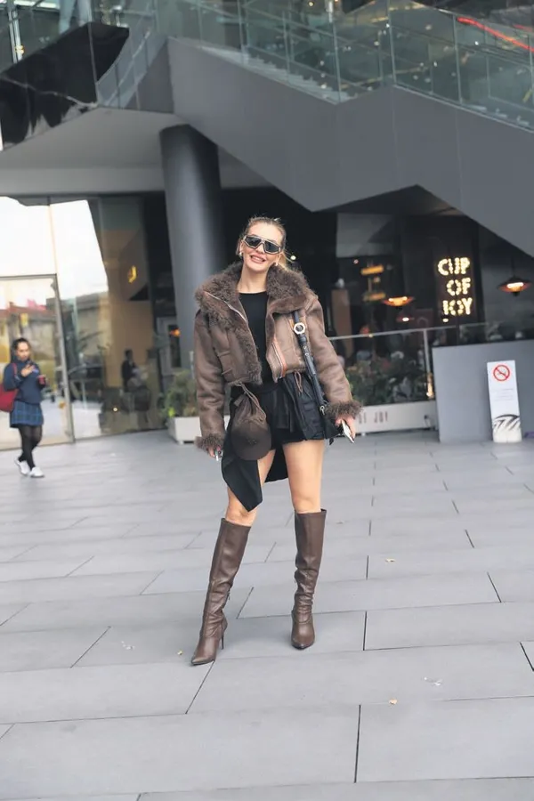 burcu-esmersoydan-samimi-itiraf-erkeksiydim-1699140331007.jpeg Burcu Esmersoy'dan samimi itiraf: "Erkeksiydim.."-9